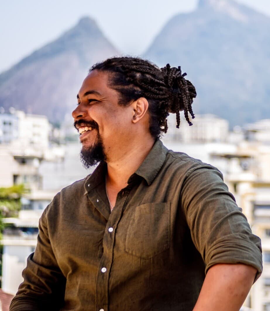 TIAGO LIEL - DP, editor and co-director of the Documentary.
			
Contact: tiagoliel@gmail.com